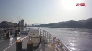 Sbarcati a Savona i 146 migranti soccorsi da Life Support