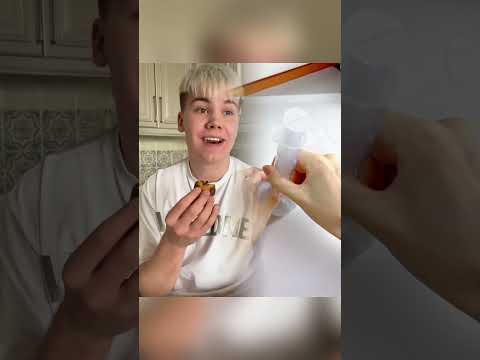 ДРУГ СОЖРАЛ ВСЕ ВКУСНЯШКИ😡🤯 #shorts #iribaby #пранк #funny #comedy