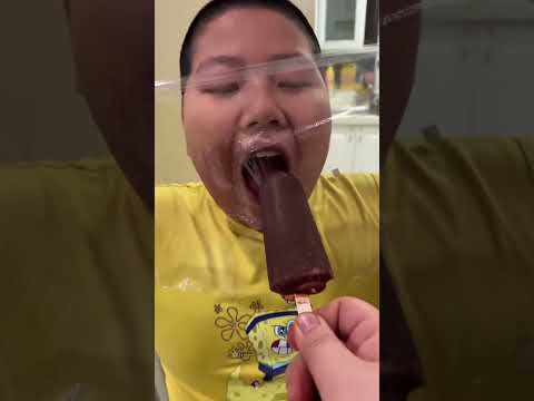 His face at the end 😳