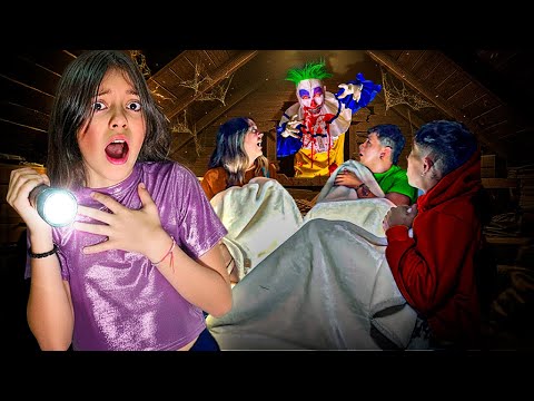 ¡PASAMOS la NOCHE en EL ÁTICO DEL PAYASO ASESINO! 🤡 **GRAN ERROR**