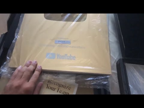 I wiped my phone camera lens ✋📱to film my dream for you (YT play button) 😍