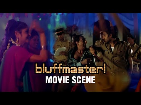 Abhishek Bachchan Arrests Bajaj | Bluffmaster | Movie Scene