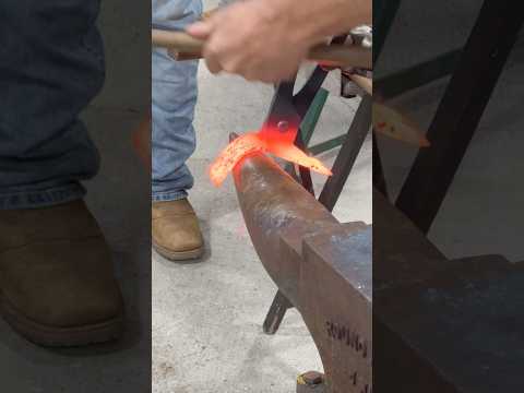 Incredible Forge Work‼️Nigel Fennell takes 2 old Rasps & forges them into working pair of Pull Offs