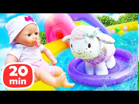 A Boneca Baby Born Annabelle Encontra um Cordeirinho na Piscina. Vídeo Infantil.