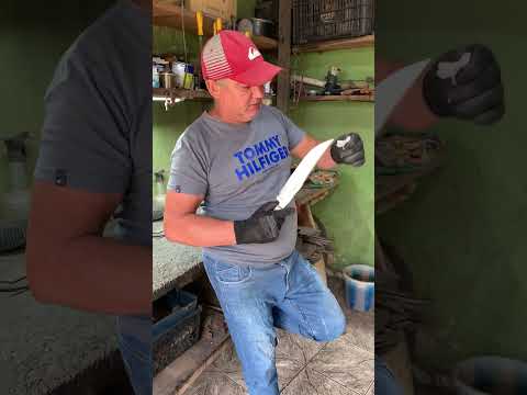 Fiz uma faca usando couro de tilápia e olha no que deu #facasdecorte #cutelaria #facasartesanais