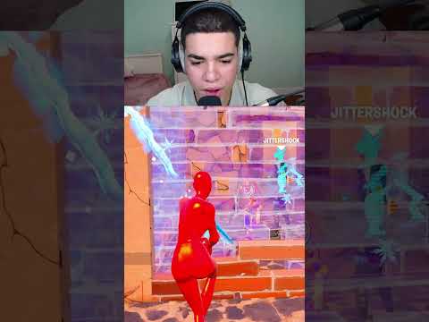 Ladro mi ENTRA in CASA mentre Gioco a Fortnite #shorts