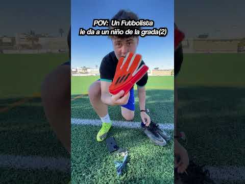 Un Futbolista le da a un Niño de la Grada(2)