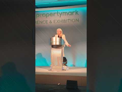 Maxine with her keynote speech at the ARLA propertymark conference 2021