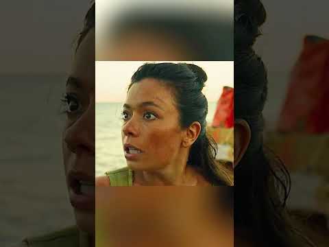 "La supervivencia de una madre: Lucha contra el mar"🤯#shorts