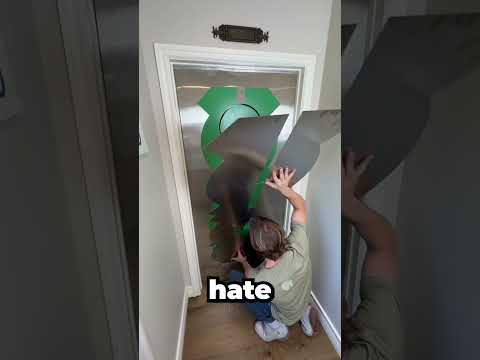 The Coolest Way to Scare Kids! 😱🧙‍♀️🚪