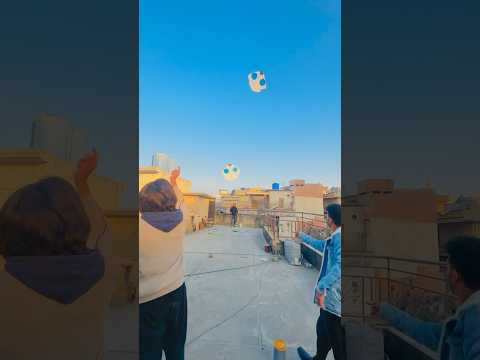 Itni bari bari kites😧😱 #kite #kiteflying #youtubeshorts