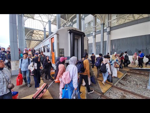 KERETA DIMASUKAN KE JALUR DUA TERNYATA BAKAL ADA TAMU LANGGANAN KE STASIUN GARUT !