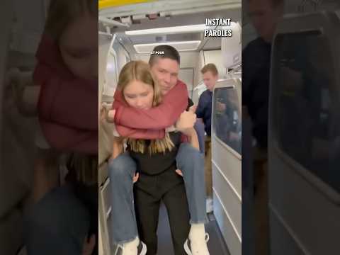 Cette jeune femme porte son père pour lui permettre de retrouver son fauteuil roulant #shorts