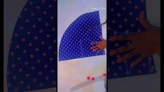 Coupe d’une petite robe de bébé