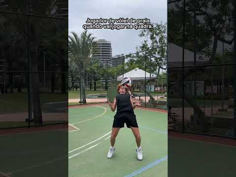 Jogador de vôlei de praia jogando na quadra 🤣😂 #volleyball #volley #humor #haikyuu