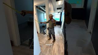 Como escuadrar tu piso d vinyl en los pasillos #construction #carpentry #flooring #roofing #painting