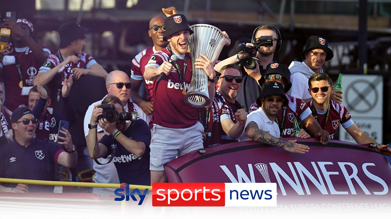 West Ham fans ecstatic as squad hosts victory parade to celebrate Europa Conference League win