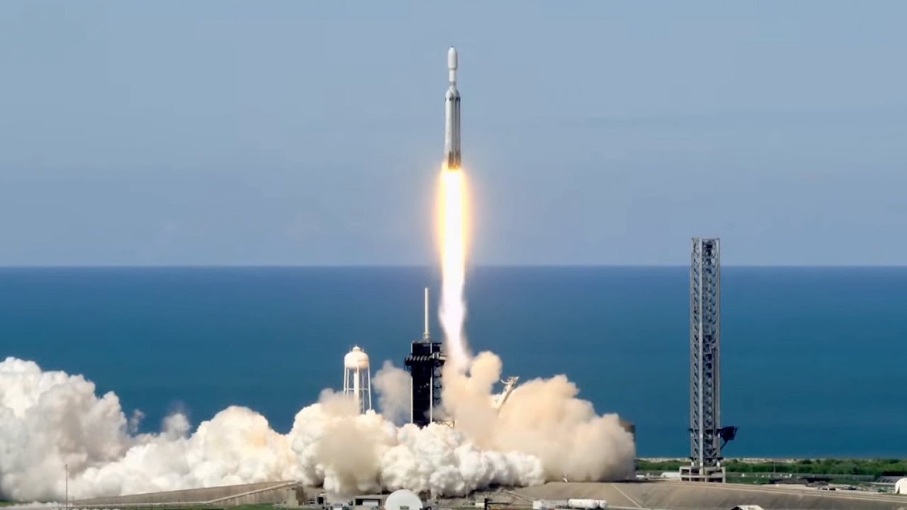Blastoff! SpaceX Falcon Heavy launches GOES-U weather satellite, nails landings