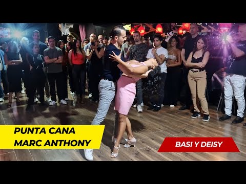 "Basi y Deisy bailan 'Punta Cana' de Marc Anthony | Demo Bachata en The Host Club, Madrid 💃🕺"