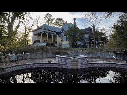 The Absolutely Magnificent Abandoned Collin’s Estate Packed & Left Forgotten in The Carolinas
