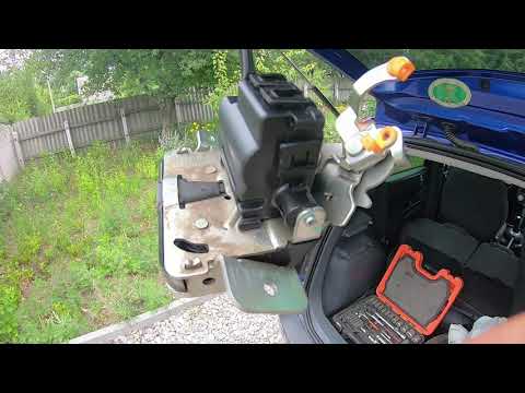 Не работает сигналка mitsubishi colt. Ремонт замка багажника.