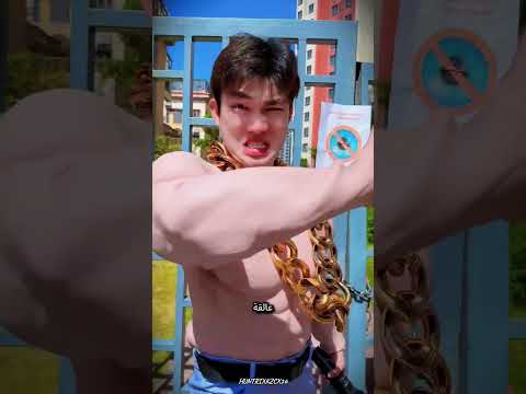 الرجل يفحص العدسات.😀#shorts