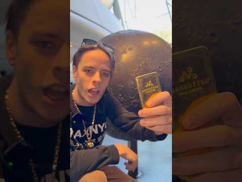 How Much Does A Gold Kilo Weigh On The Moon?! #gold #education #shorts