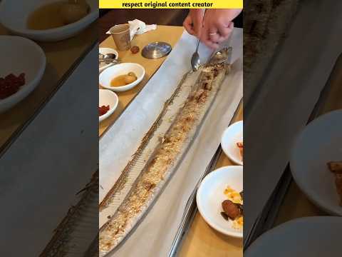 কুরিয়ার রেস্টুরেন্টের মধ্যে কিভাবে মাছ খাই দেখুন 😱#shortvideo