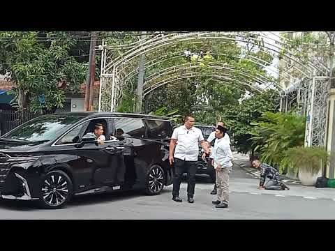 Ketika Rombongan Mobil Jokowi Keluar Dari Rumah #solo #jokowi