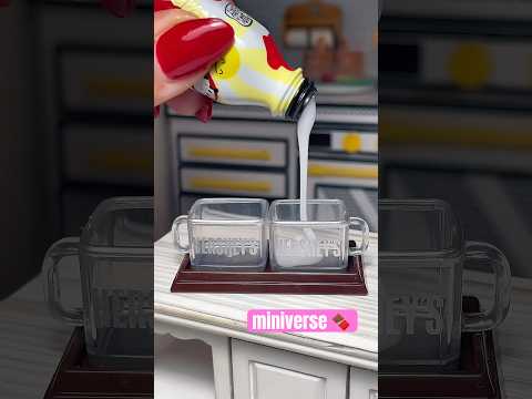 Let’s make chocolate MILK! @officialminiverse  #miniverse #hersheys #miniature #shors