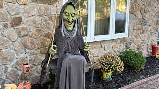The 2015 Swinging Swamp Hag is a Strange Animatronic