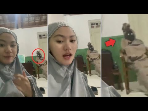 GA SADAR!! Ada Pocong Dibelakang Wanita Ini - 5 Penampakan Hantu Terseram Dan Kejadian Mengejutkan