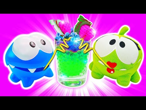 🍝🧸 Om Nom Prepara una Cena para sus Amigos | Juguetes de Peluche para Niños Pequeños