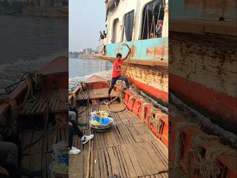 চলতি লঞ্চে উঠে তাড়াহুড়া যেভাবে ট্রলার বাঁধলো #shorts #trending #launch