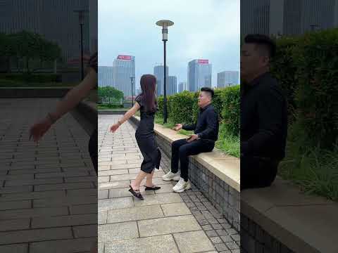 哥哥还没娶老婆,弟弟一巴掌打出了一个嫂子来,成就了一对。#结果出乎意料 #反转剧情#生活#劇情#人生#shorts