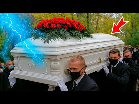 Во время похорон в гроб ударила молния. То, что произошло дальше, просто невероятно!