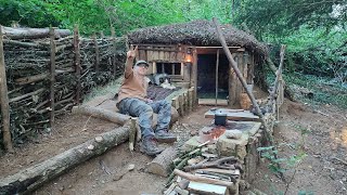 The best shelter building in the wild - One of the best shelters I ever built !