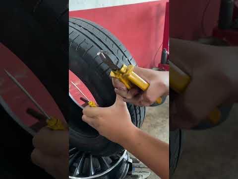 Concertando 2 furos no mesmo pneu! Parte 1/3 #borracharia #dicas #pneu #carros