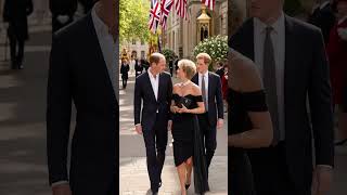 💃William held Catherine close #royalfamily