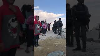 Palestinian children confronting the IOF