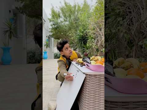 يستغل صديقه
