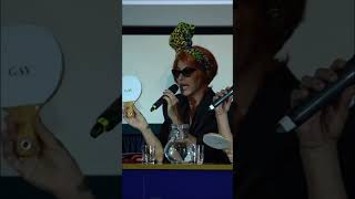 Tutti quelli che dicono di essere etero in realtà sono gay.. #lgbt #vladimirluxuria #gaynongay