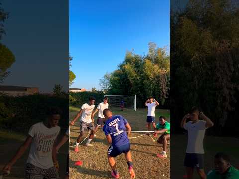 FOOTBALL CHALLENGE CON CORDE!⚽️😂 #perte#calcio#ridere#sketch#football#corda#comicità#virale