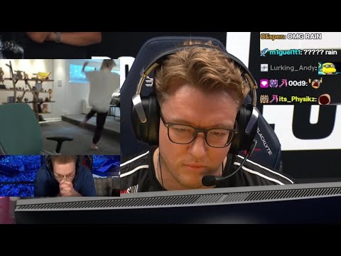 xQc Jumps Out of his Chair after FaZe Chokes a FREE Round