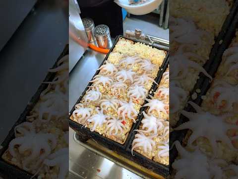 はみ出るたこ焼き🐙丸ごとイイダコが入っていて、外はカリッと中はとろっとろ食感がたまらない！【佐賀 鳥栖：イイダコ屋】