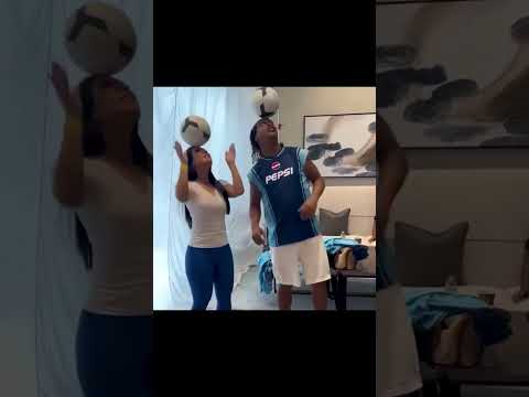 Ronaldinho dribble #skills #football #ronaldino #viral #soccer