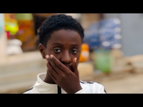 Un enfant ne doit pas acheter un cigarette😂😂😂