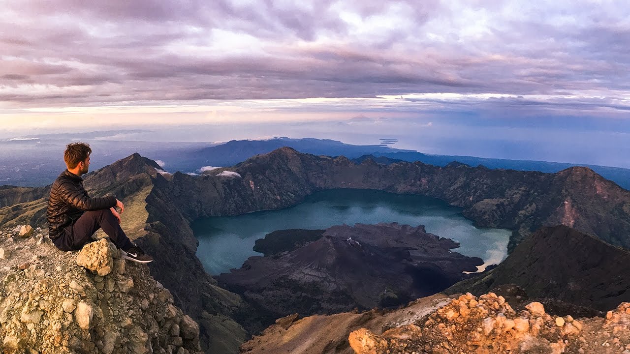 ILLEGAL CLIMB to Indonesia's 2nd Highest Volcano (3726M) Rinjani, Indonesia - Jacob Laukaitis