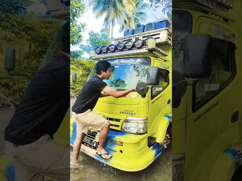 cuci mobil dulu #sopirtruck #supirtrukbernyalibesar #driver #automobile #offroad