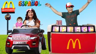 Maria Clara y JP jugando al McDonald's drive thru 🍔